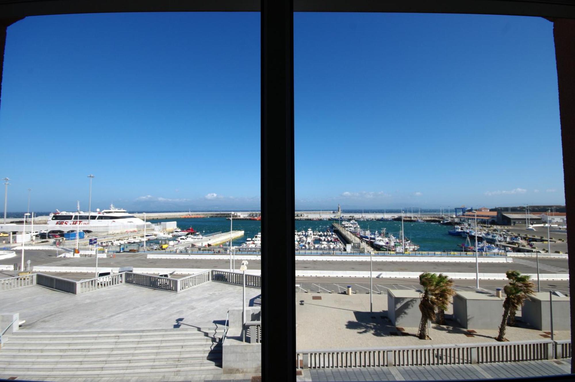 Livingtarifa Apartamento El Puerto Luaran gambar