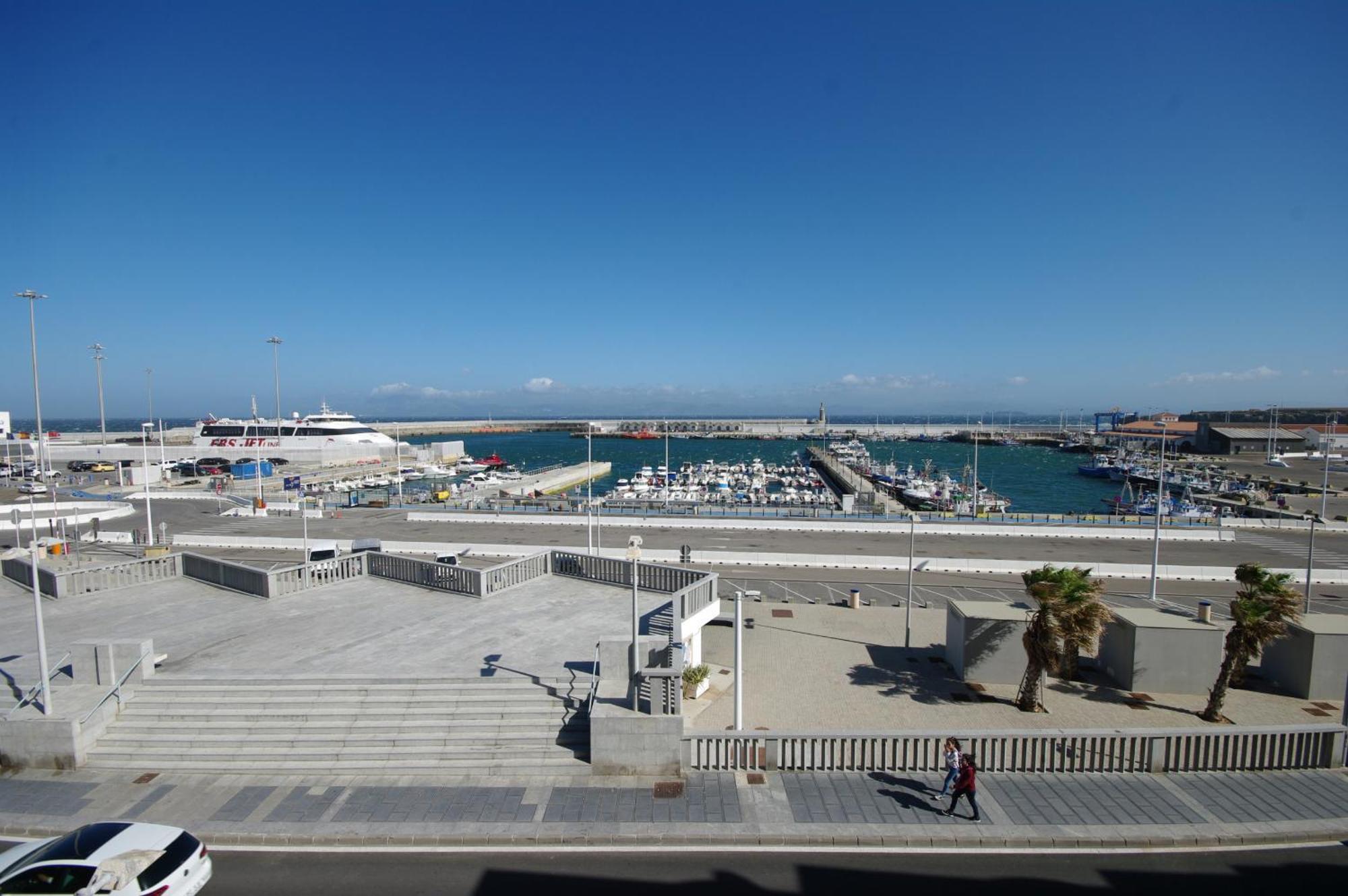 Livingtarifa Apartamento El Puerto Luaran gambar