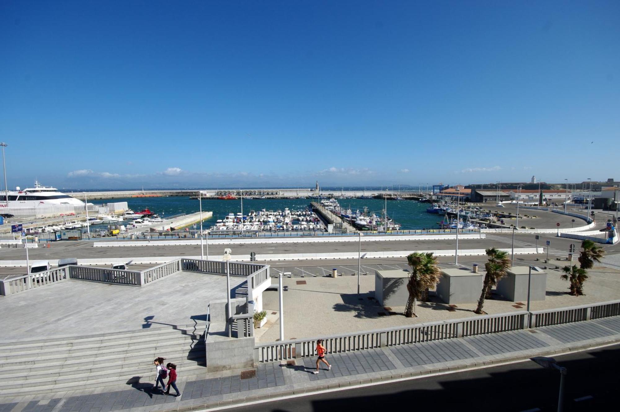 Livingtarifa Apartamento El Puerto Luaran gambar